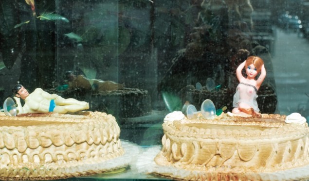 cakes in the window of la villita bakery williamsburg