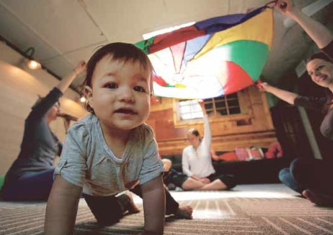 Developmental Movement class at Caribou Baby. photo by Eddy Vallante